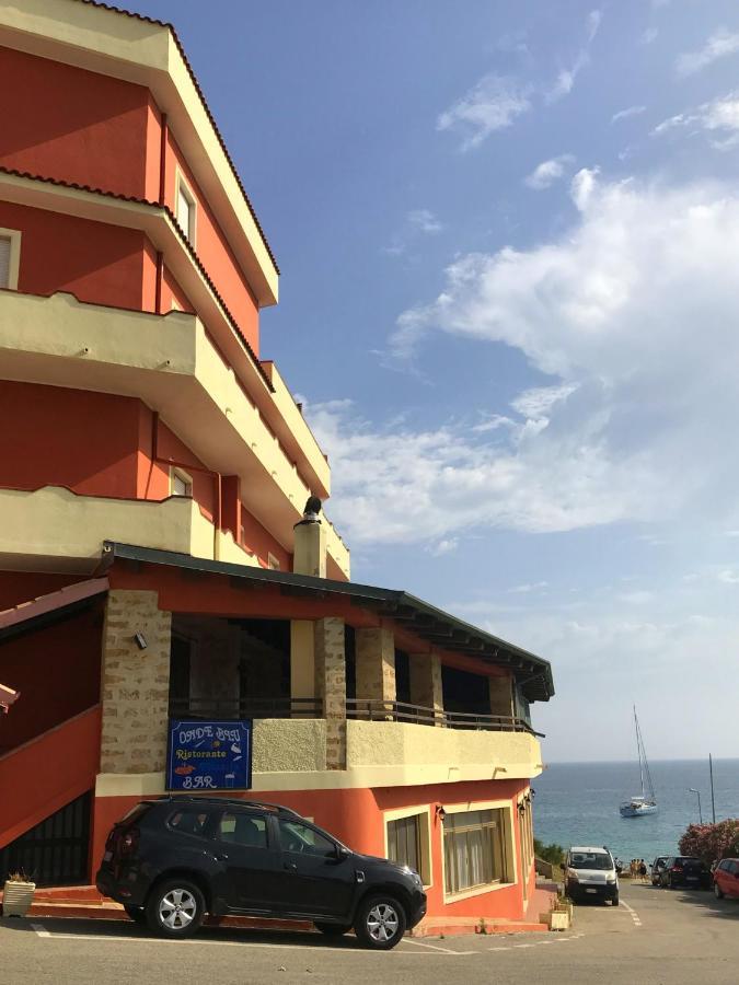 Appartamenti E Stanze Onde Blu Le Castella  Exterior photo